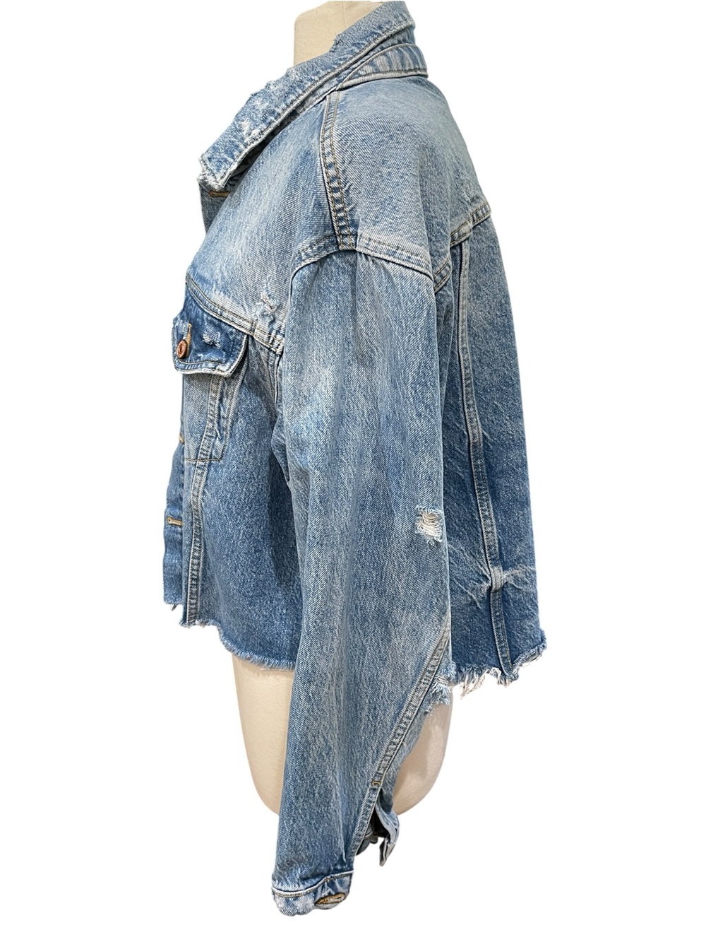 Free People We The Free Distressed Cropped Swing Jean Jacket SZ M Blue - Picture 2 of 7